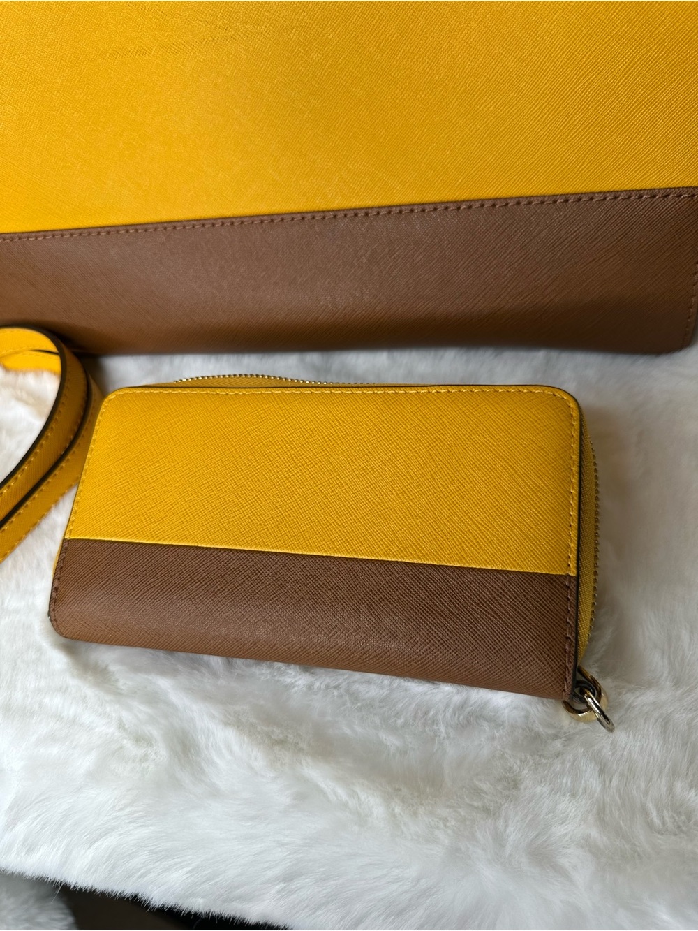 Set Michael Kors Yellow & Brown Saffiano Leather Top Handle Bag & Wallet & Strap - Picture 15 of 16